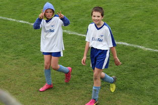 开运体育网页版-精彩球赛引爆热度，球迷热切期待，精彩足球